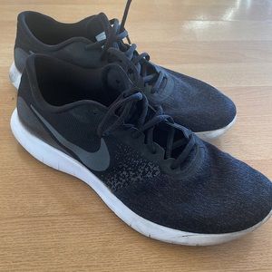 Nike mens flex contact running shoes👟